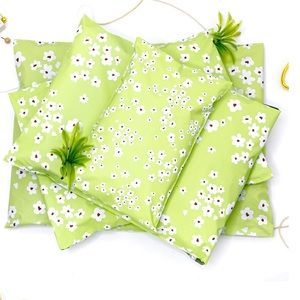 13 x 10 FLORAL PATTER GREEN POLY MAILERS